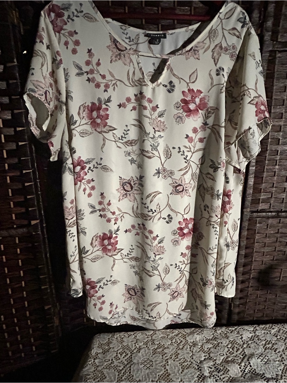torrid Cream Floral Keyhole Short Sleeve Tunic - Rose Print